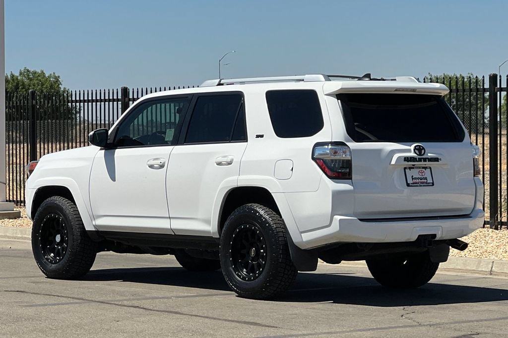 Certified 2018 Toyota 4Runner SR5 AWD/4WD image 7
