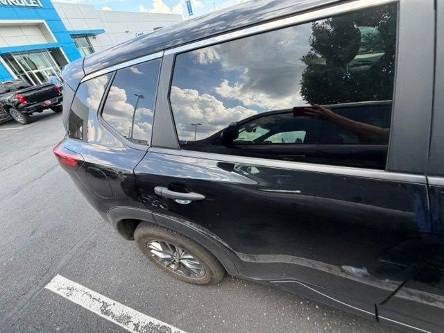 Used 2023 Nissan Rogue S AWD/4WD image 7