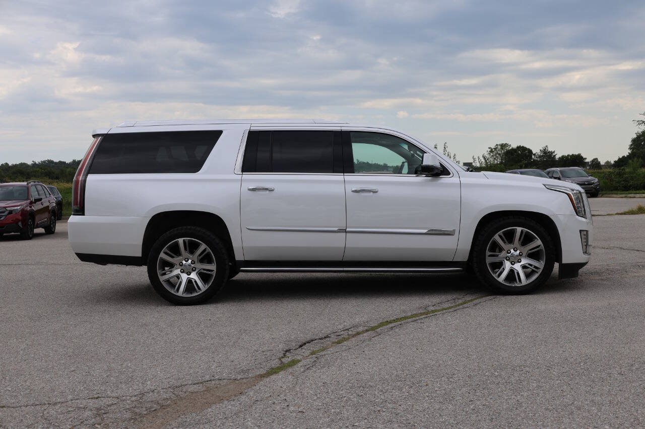 Used 2016 Cadillac Escalade ESV Premium AWD/4WD image 7