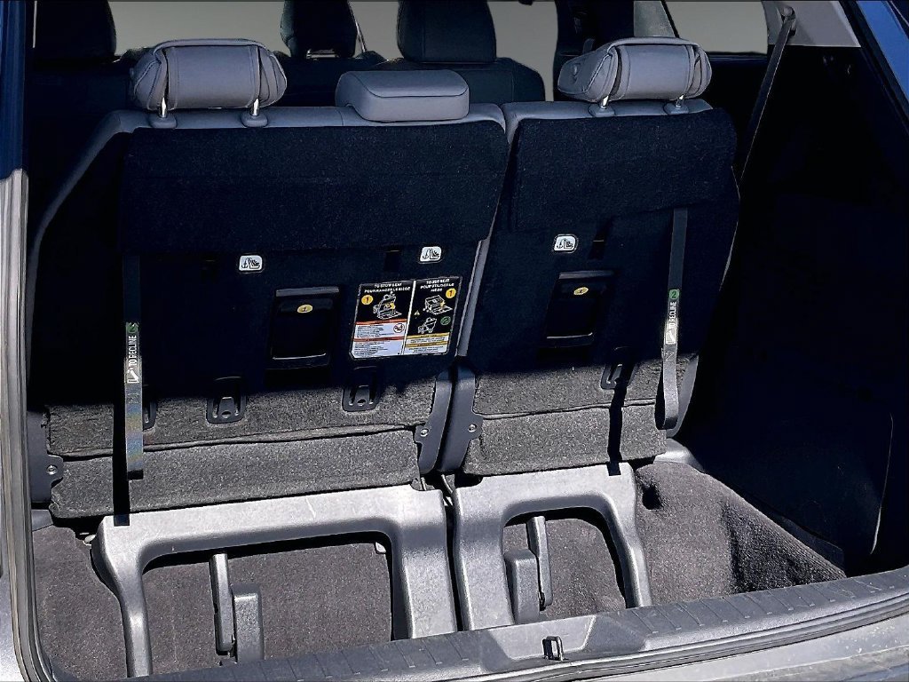 Used 2025 Toyota Sienna XLE FWD image 36