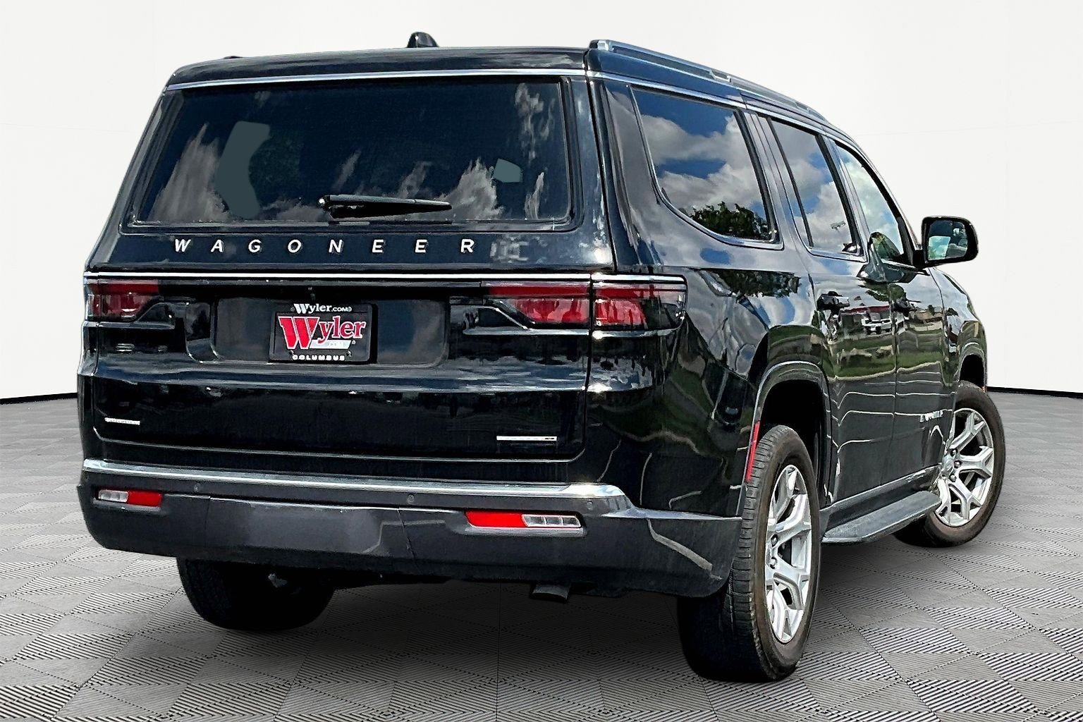 Used 2022 Jeep Wagoneer Series II AWD/4WD image 6