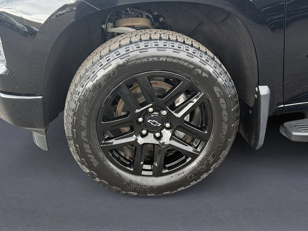 Used 2024 Chevrolet Silverado 1500 RST AWD/4WD image 9