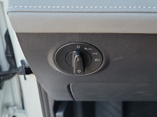 Certified 2024 Volkswagen Taos SE FWD image 28