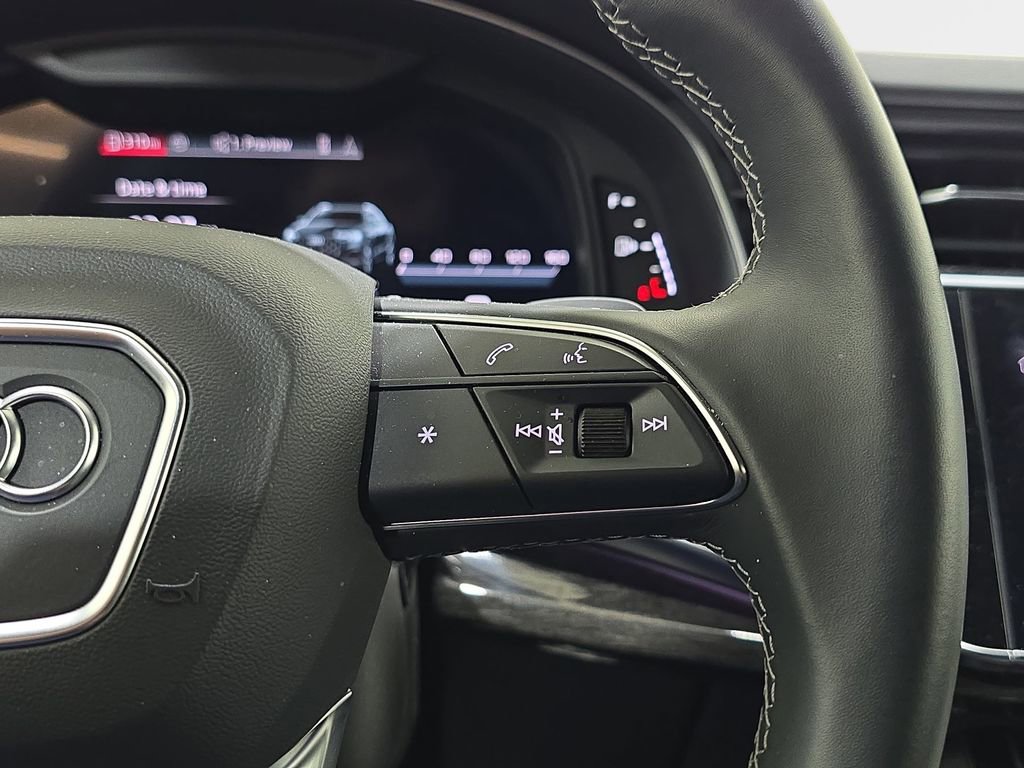 Used 2025 Audi Q8 Prestige w/ Prestige Package image 19