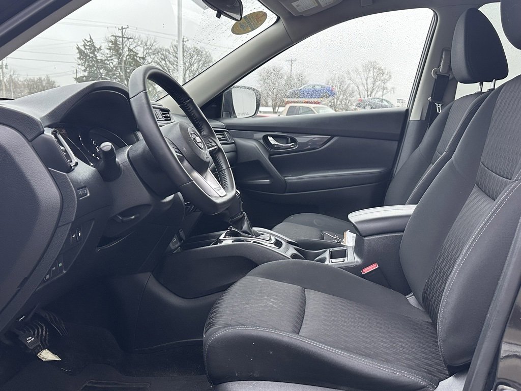 Used 2018 Nissan Rogue SV w/ Premium Package image 9