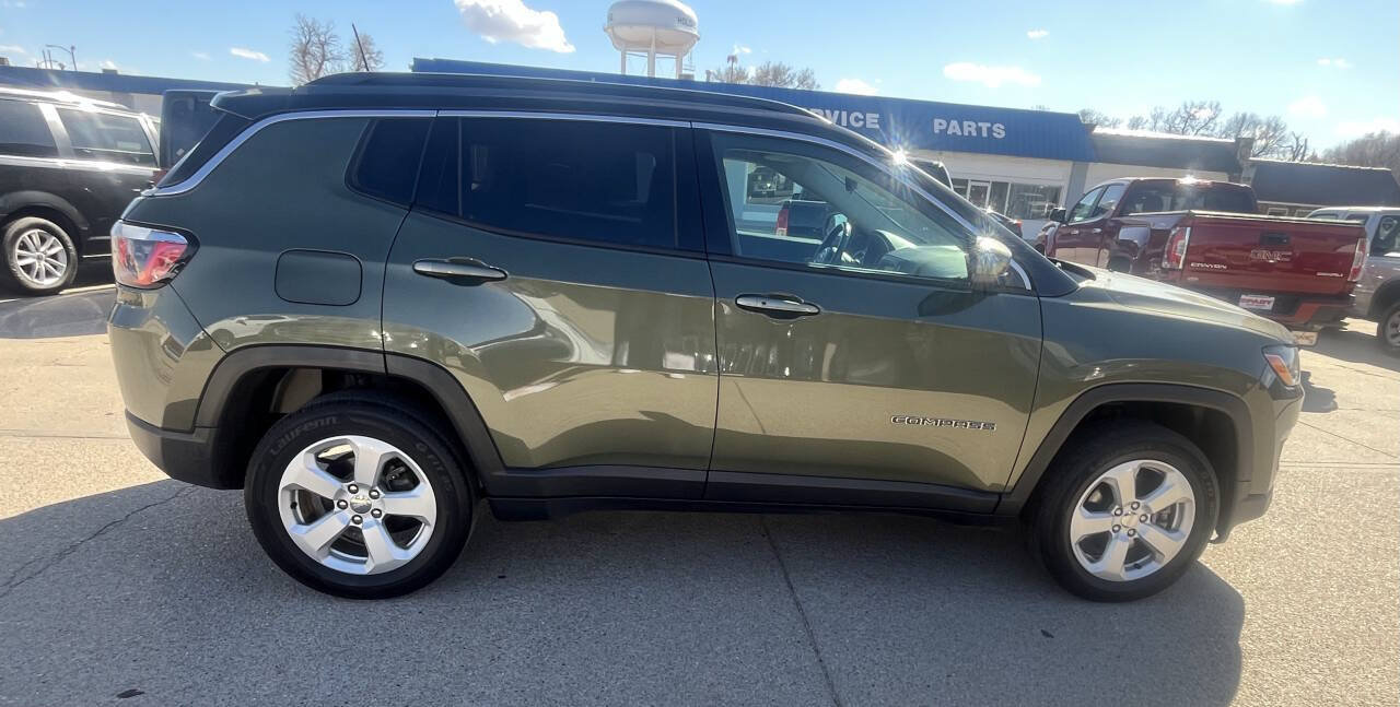 Used 2019 Jeep Compass Latitude w/ Cold Weather Group AWD/4WD image 7