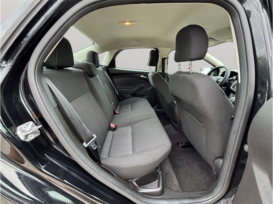 Used 2017 Ford Focus SE FWD image 28