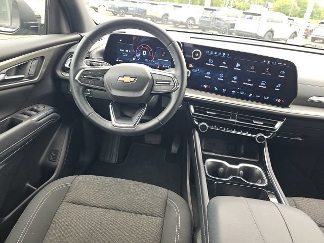 Used 2025 Chevrolet Traverse LT FWD image 37