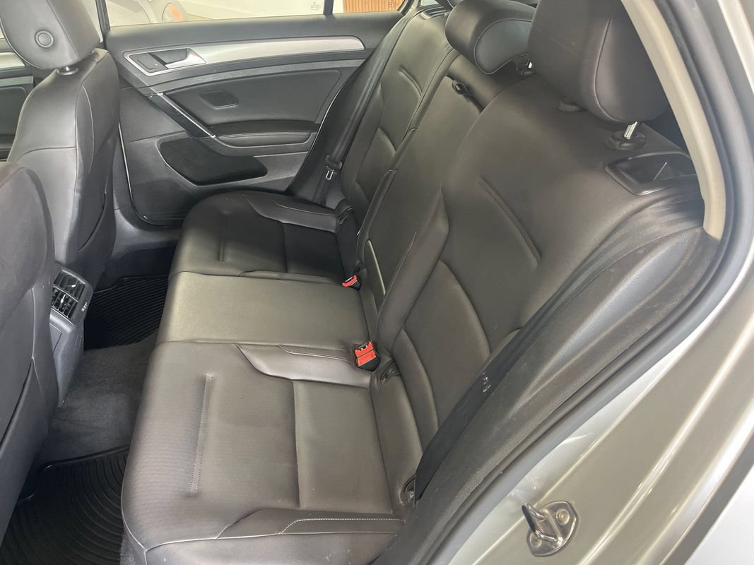 Used 2015 Volkswagen Golf TDI S FWD image 41