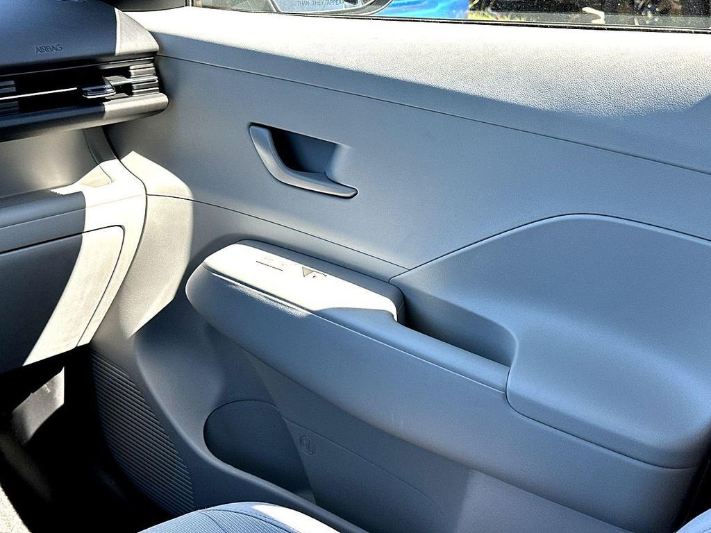 Used 2025 Hyundai Kona SEL image 29