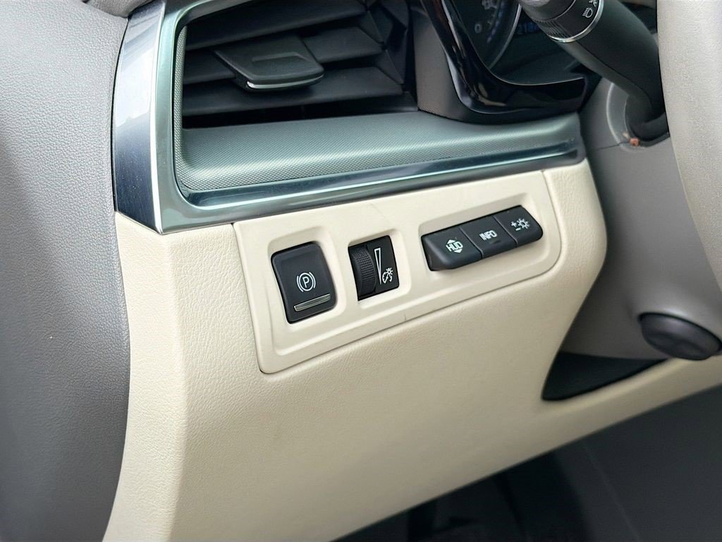 Certified 2022 Cadillac XT5 Premium Luxury w/ Technology Package image 12