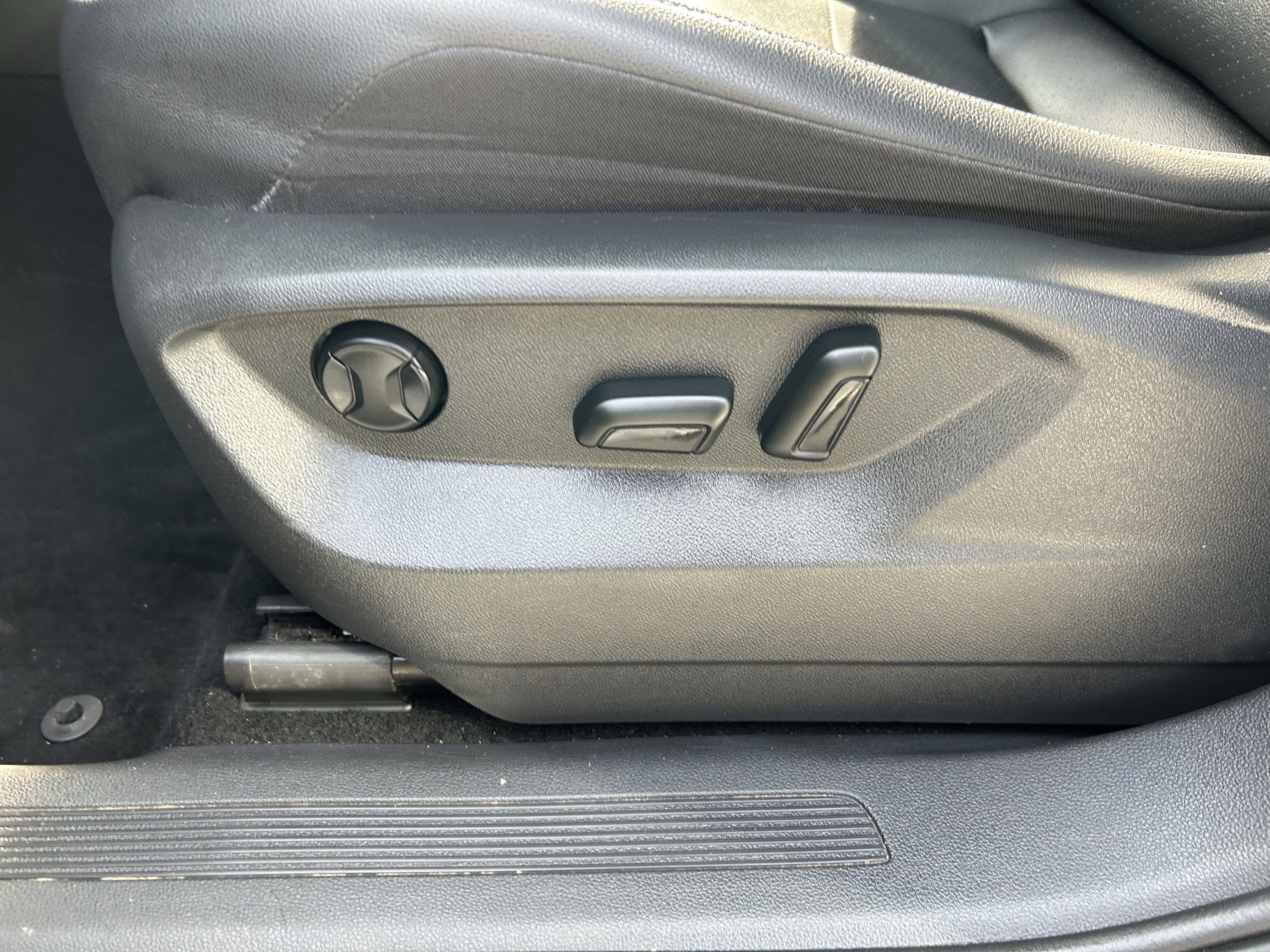 Used 2019 Volkswagen Tiguan SE w/ Panoramic Sunroof Package image 20