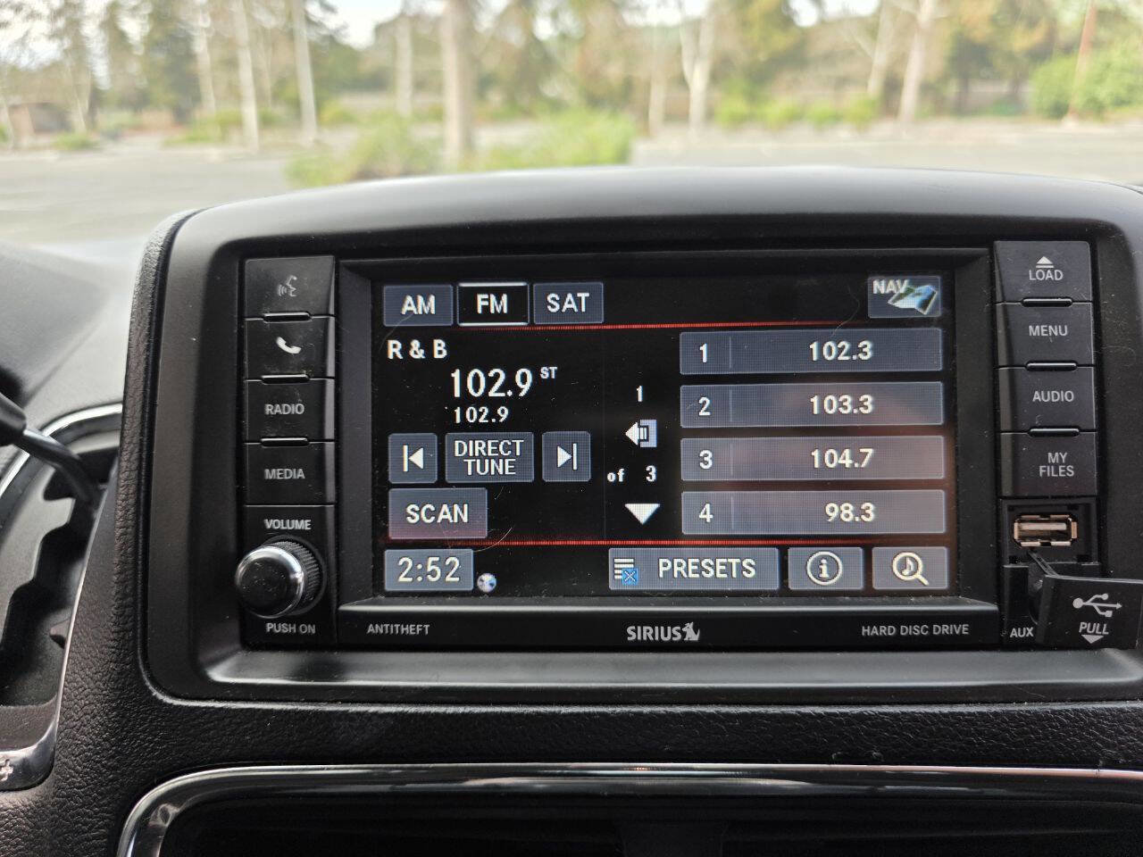 Used 2015 Dodge Grand Caravan SXT image 17