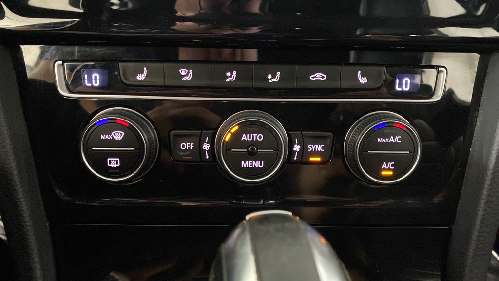 Used 2015 Volkswagen Golf R 4-Door AWD/4WD image 17