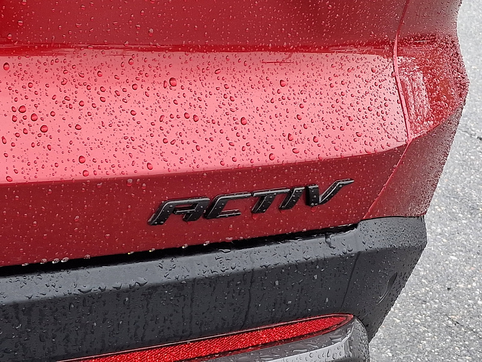 Used 2025 Chevrolet Equinox ACTIV w/ Safety and Technology Package FWD image 32