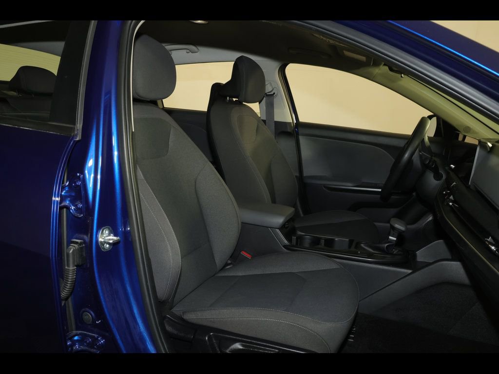 Used 2025 Kia K4 LXS image 27