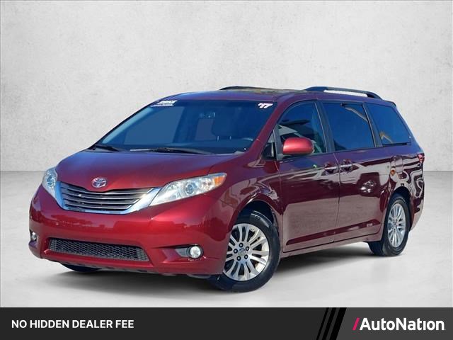 Used 2017 Toyota Sienna XLE FWD image 1