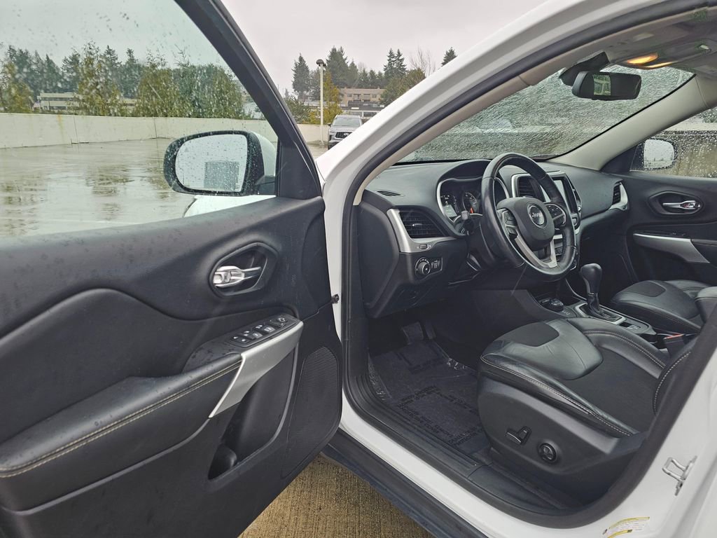 Used 2018 Jeep Cherokee Latitude Plus w/ Cold Weather Group image 23