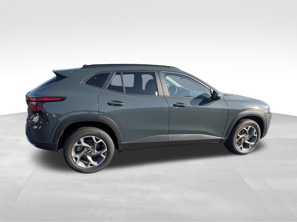 Used 2025 Chevrolet Trax LT w/ Driver Confidence Package FWD image 8