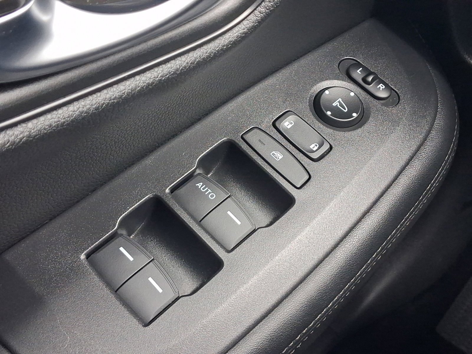Used 2023 Honda HR-V LX image 13