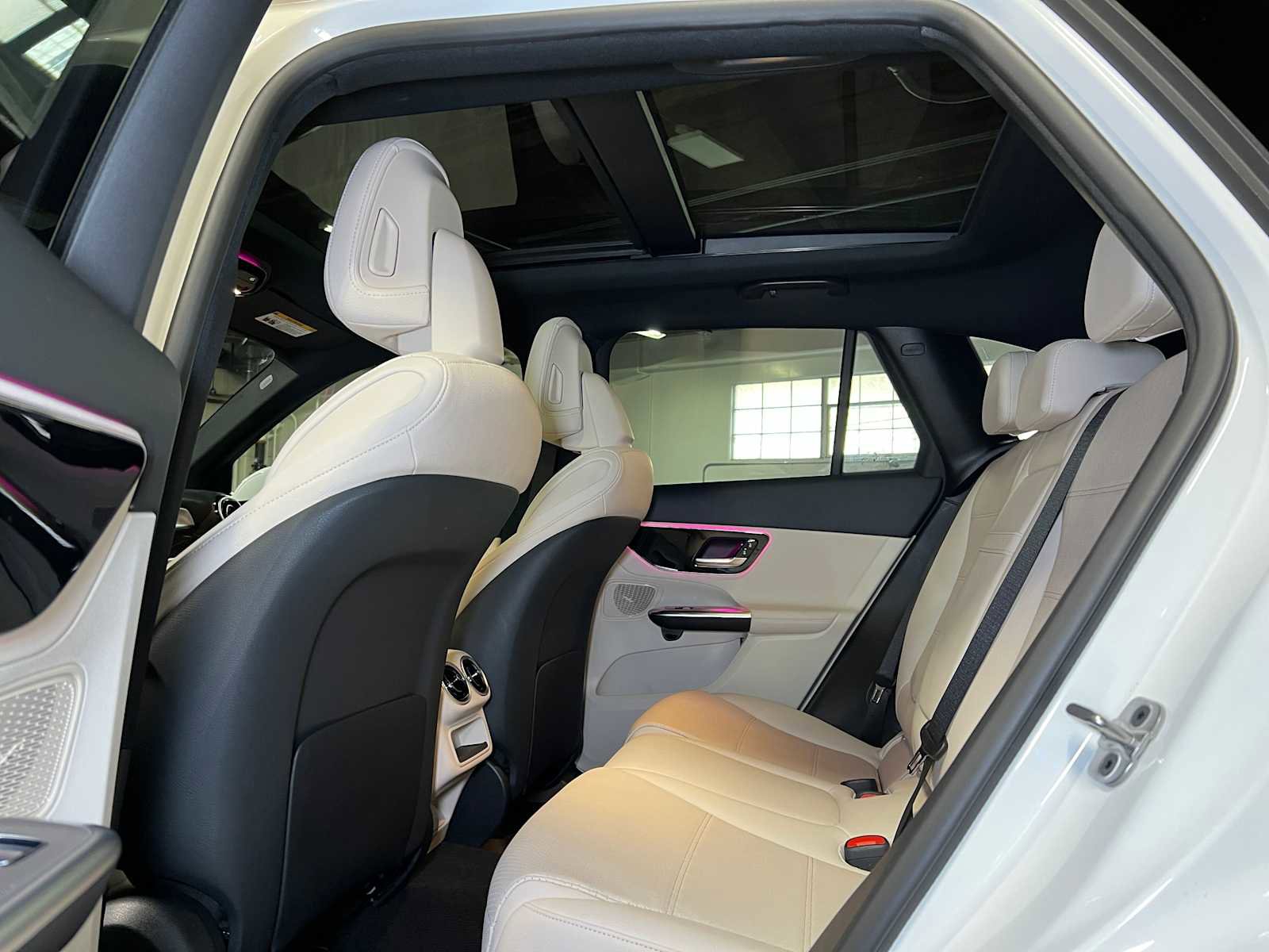 Used 2025 Mercedes-Benz GLC 300 4MATIC image 18