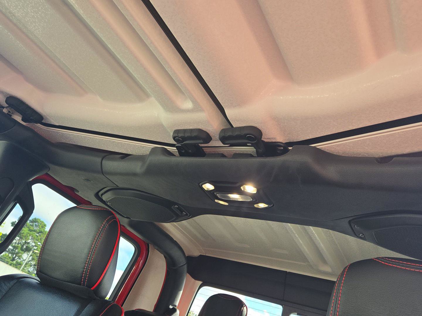 Used 2021 Jeep Gladiator Sport AWD/4WD image 17