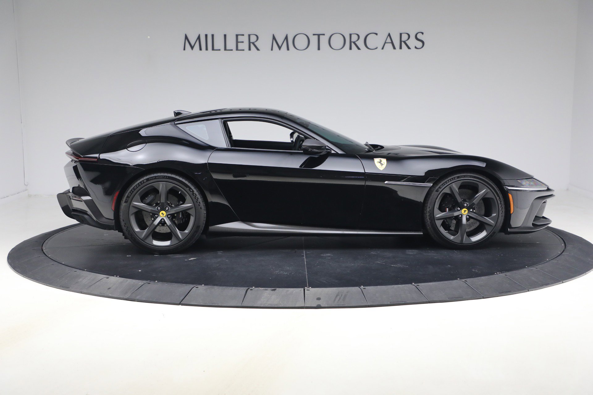 Certified 2025 Ferrari 12Cilindri image 7