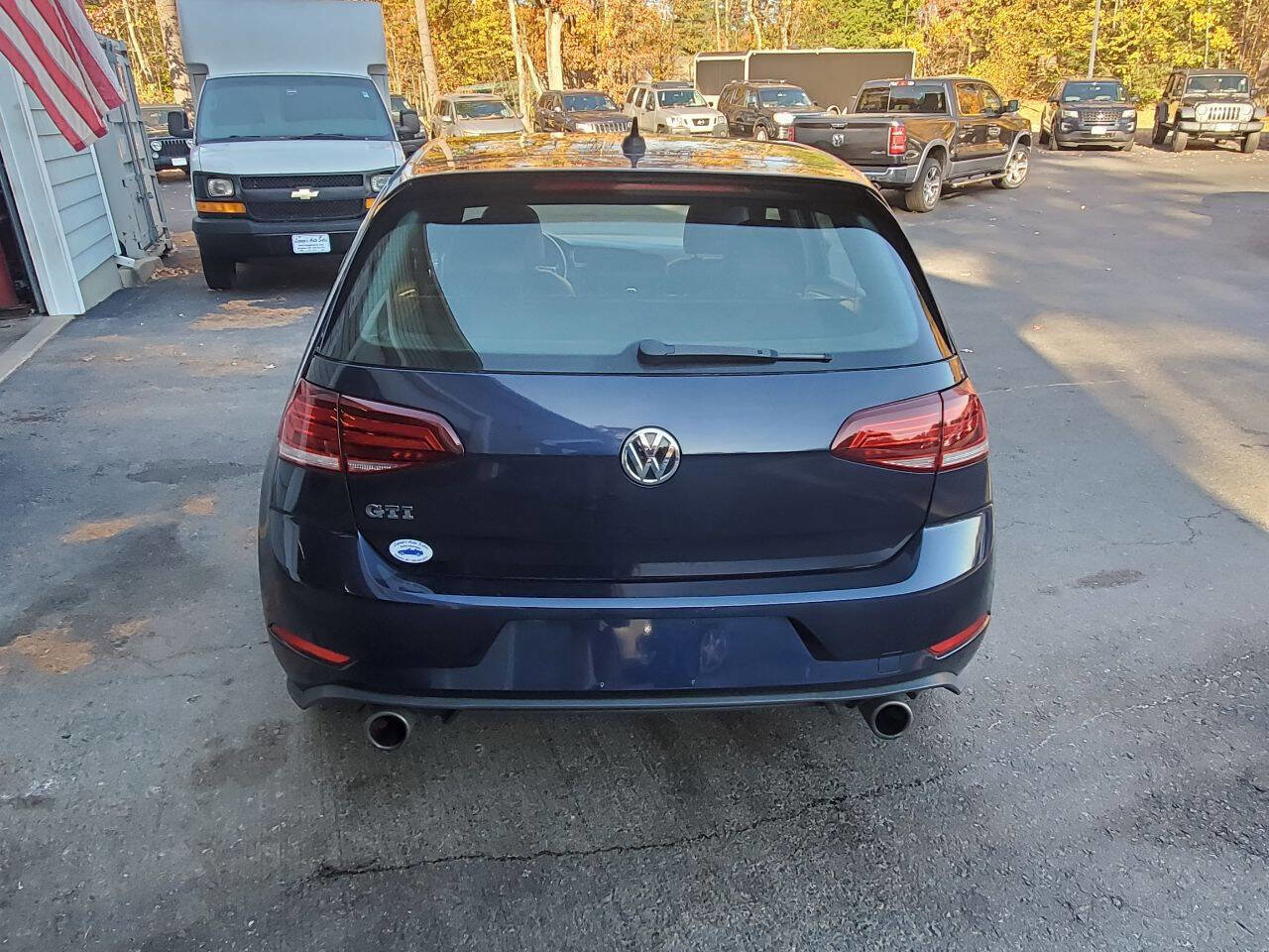 Used 2018 Volkswagen GTI SE FWD image 6