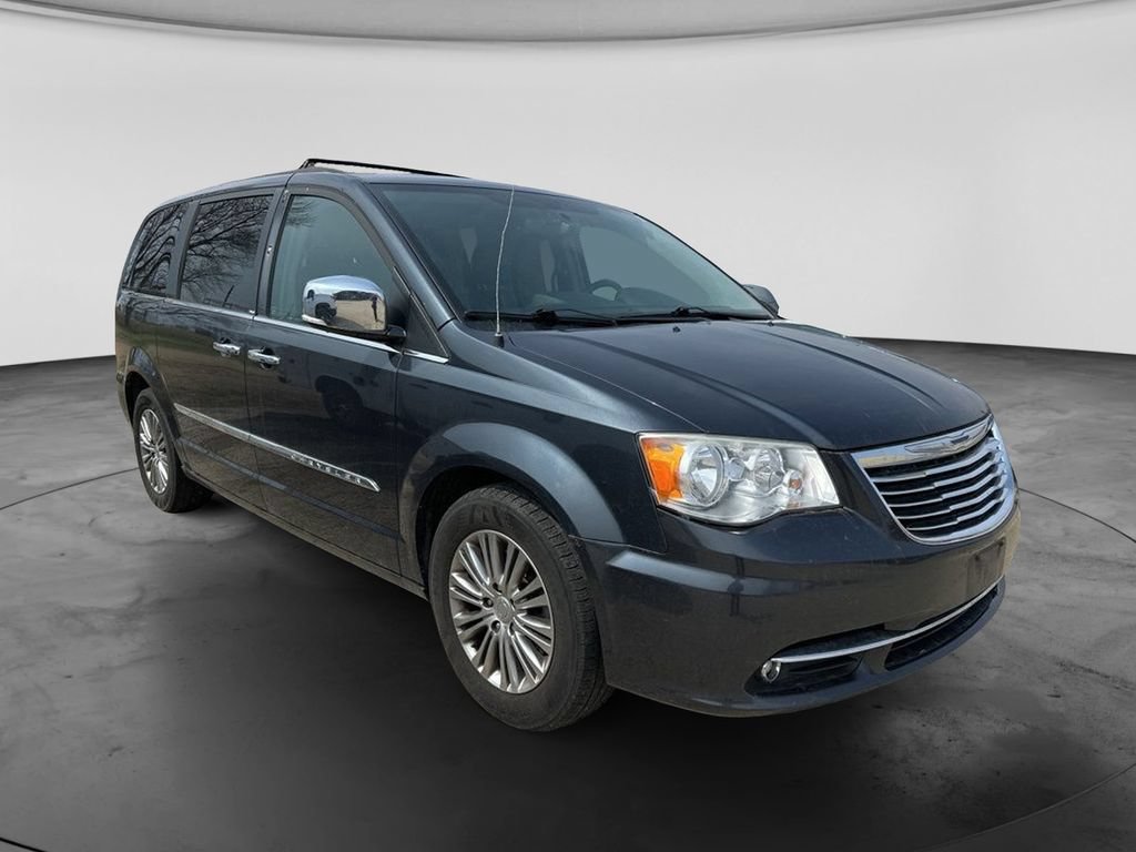 Used 2014 Chrysler Town & Country Touring-L w/ Driver Convenience Group FWD image 2