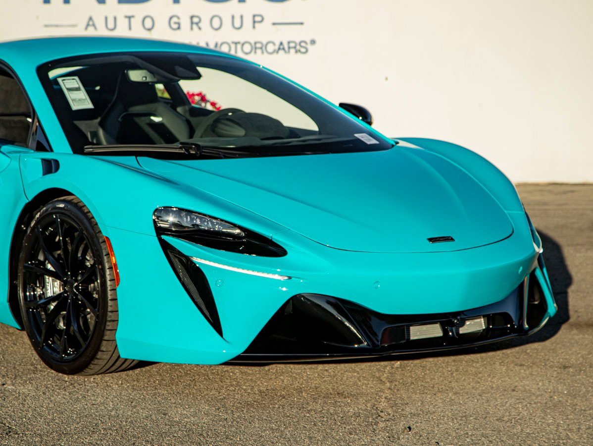 New 2025 McLaren Artura image 5