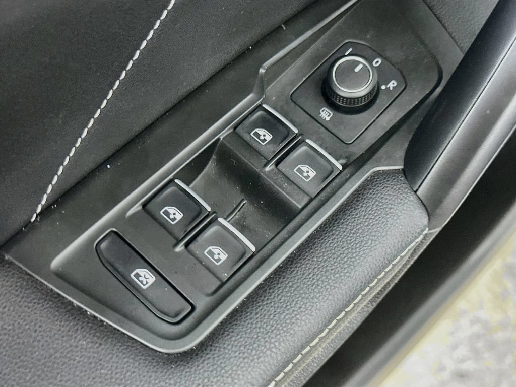 Used 2023 Volkswagen Tiguan SE R-Line FWD image 19