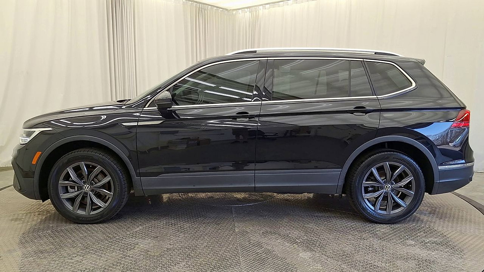 Used 2022 Volkswagen Tiguan SE image 8