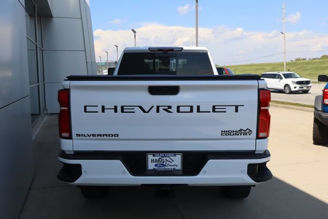 Used 2026 Chevrolet Silverado 2500 High Country w/ High Country Premium Package AWD/4WD image 4