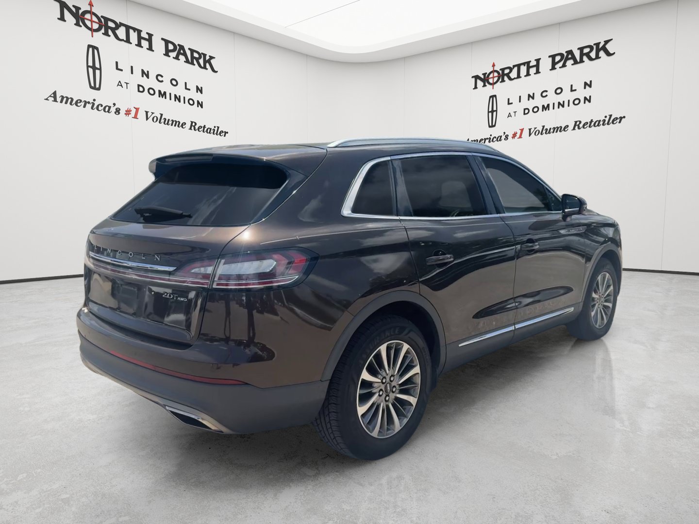 Used 2019 Lincoln Nautilus Select AWD/4WD image 5