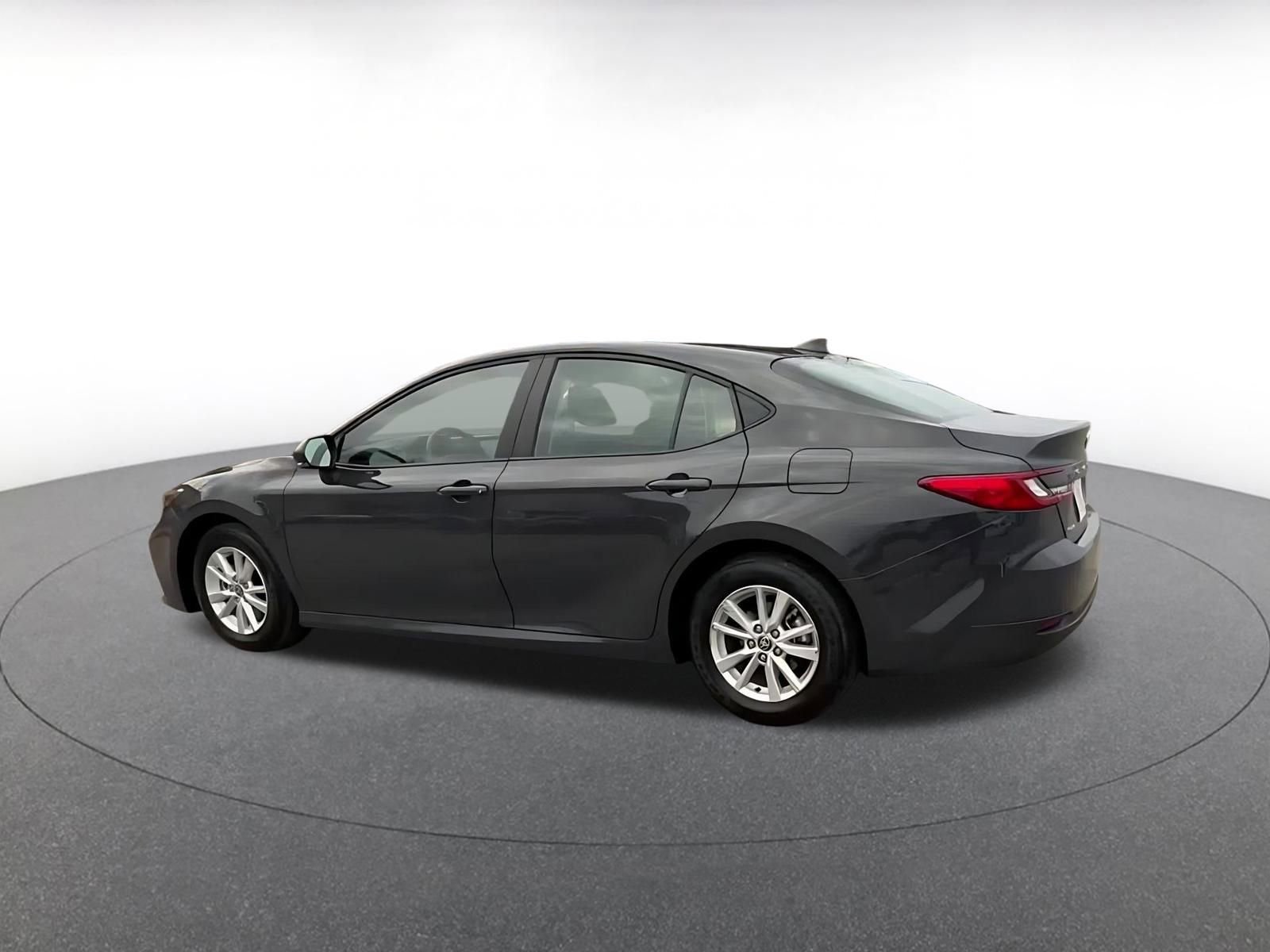 Used 2025 Toyota Camry LE image 10