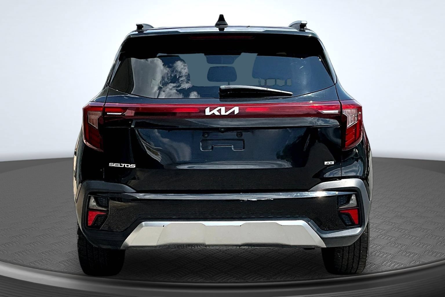 Used 2024 Kia Seltos SX AWD/4WD image 4