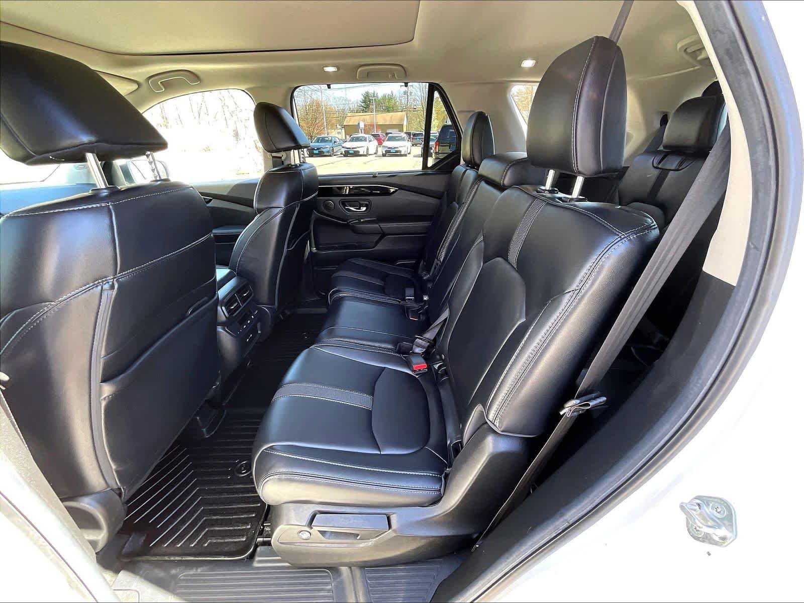 Used 2025 Honda Pilot Touring image 15