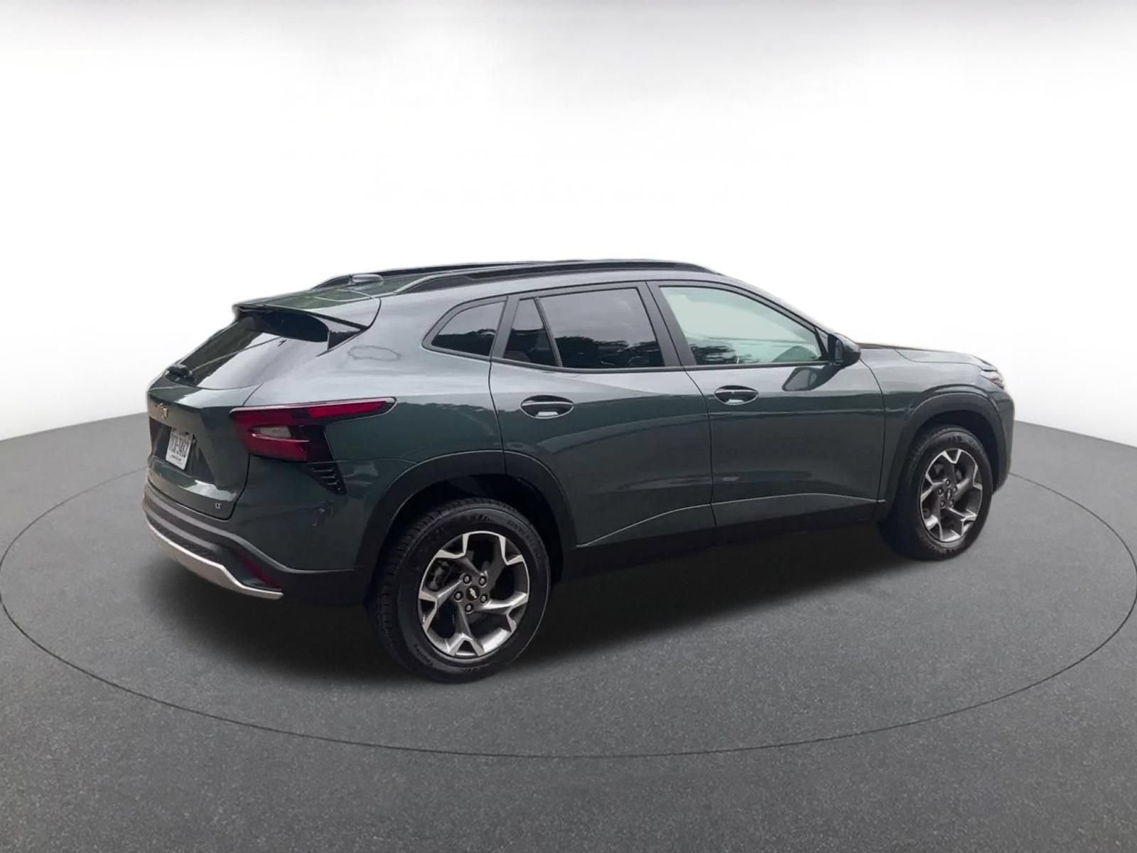 Used 2025 Chevrolet Trax LT w/ LT Convenience Package FWD image 13