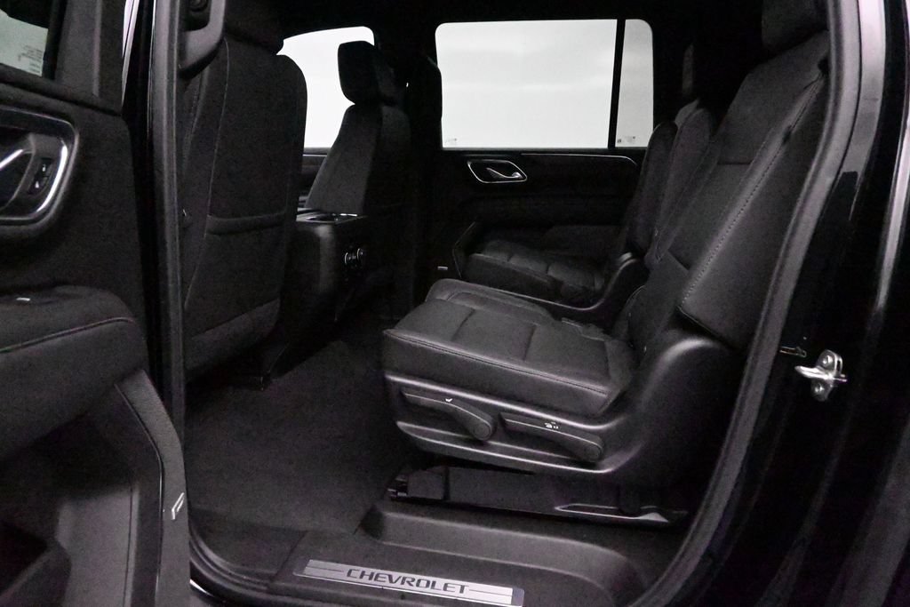 Used 2023 Chevrolet Suburban Z71 w/ Luxury Package AWD/4WD image 15