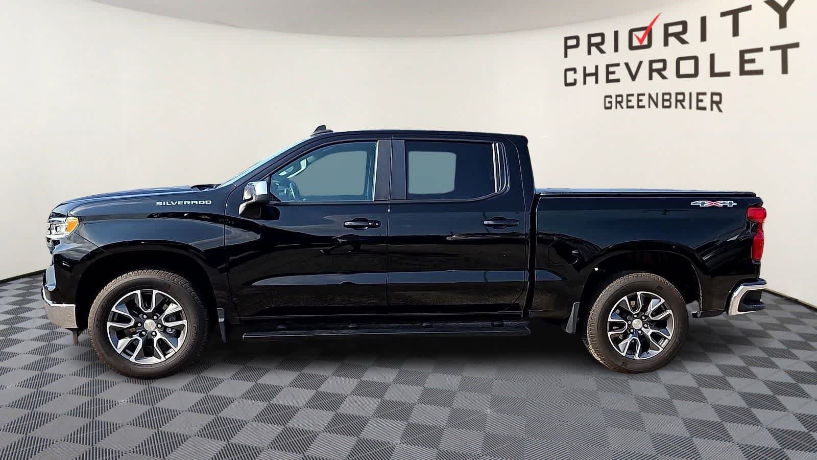Used 2024 Chevrolet Silverado 1500 LT AWD/4WD image 5