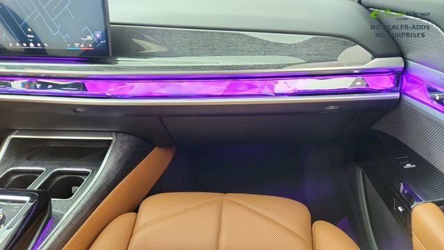 Used 2023 BMW 740i image 36