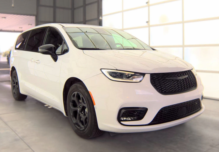 Used 2024 Chrysler Pacifica Limited FWD image 4