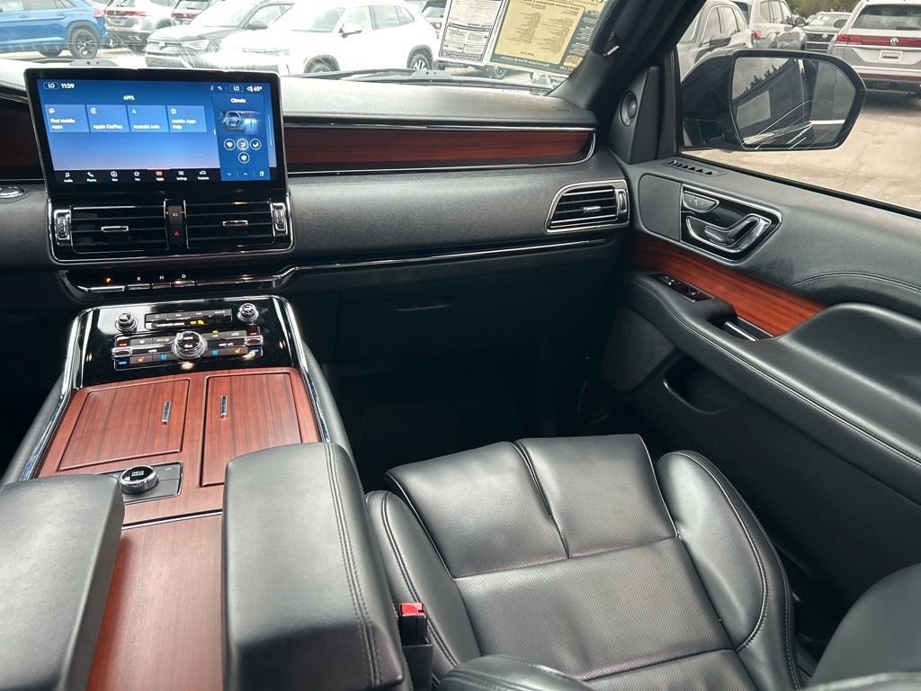 Used 2024 Lincoln Navigator L Premiere image 11