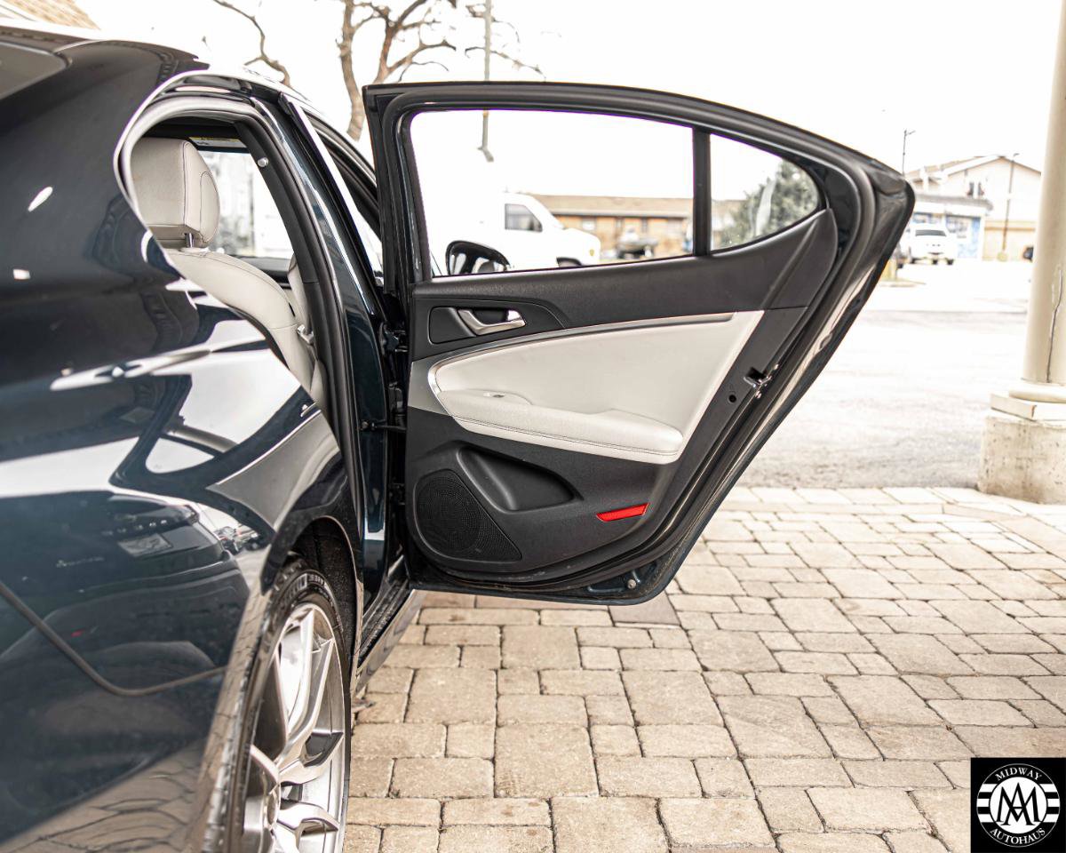 Used 2025 Genesis G70 2.5T RWD image 24