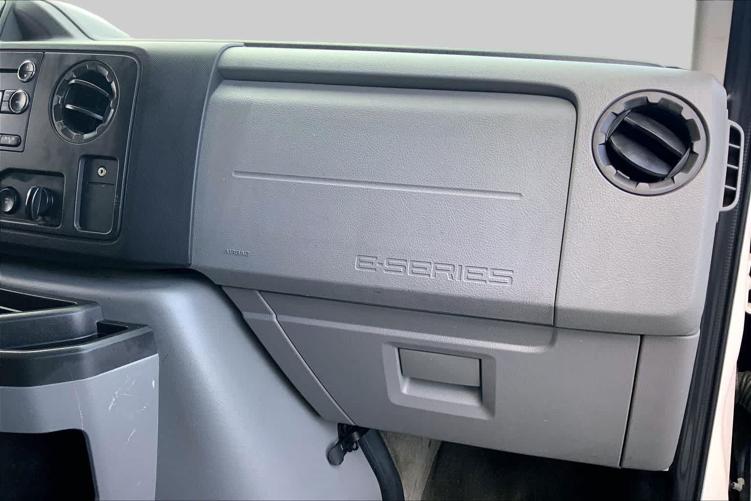 Used 2014 Ford E-350 and Econoline 350 XLT RWD image 18