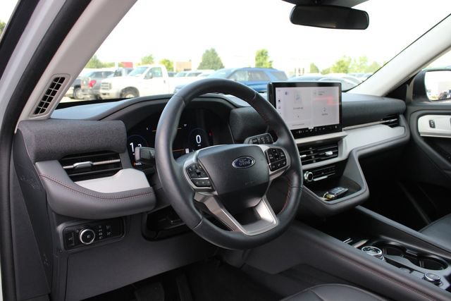 Used 2025 Ford Explorer Active w/ Active Comfort Package AWD/4WD image 2