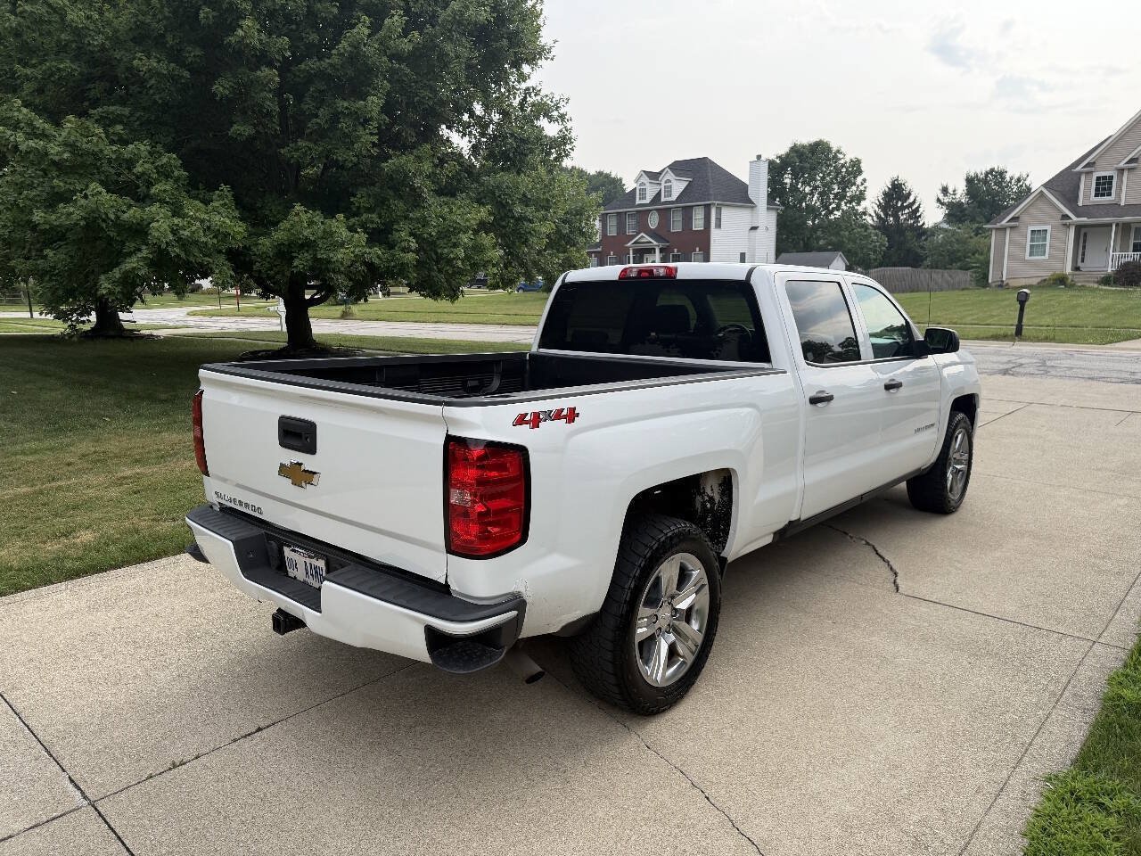 Used 2018 Chevrolet Silverado 1500 Custom w/ Custom Value Package AWD/4WD image 4