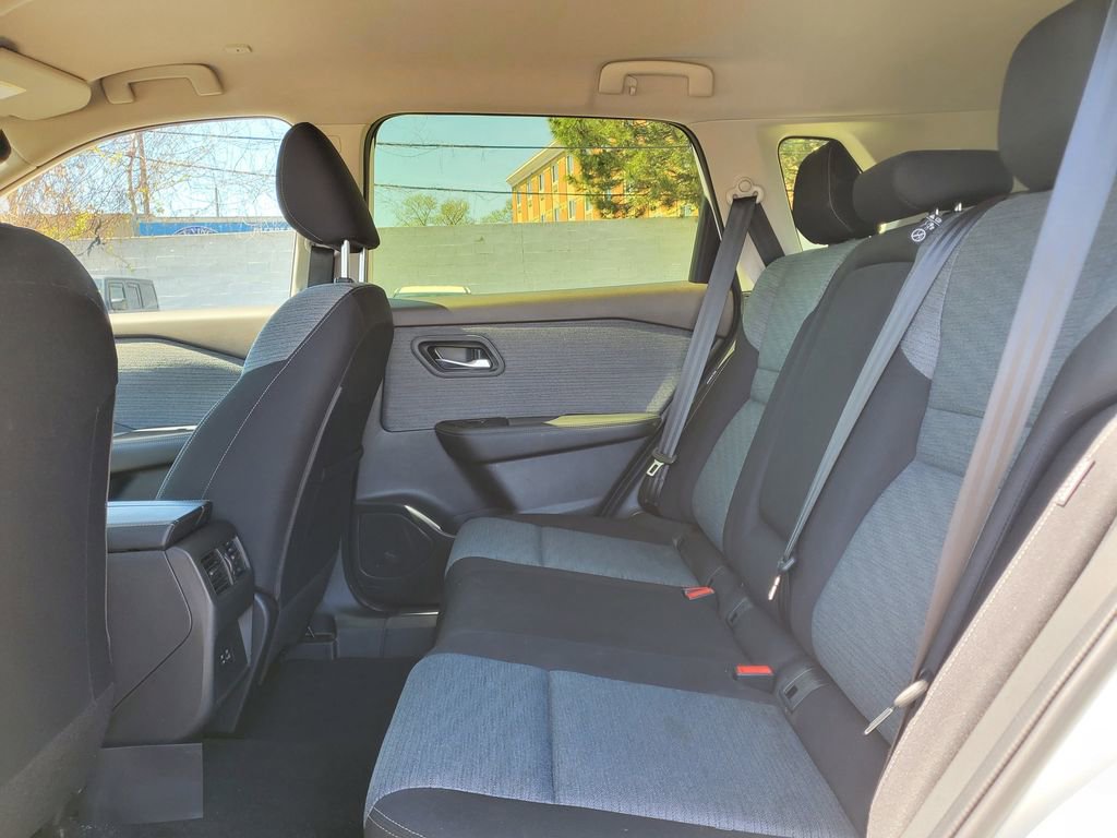 Used 2023 Nissan Rogue SV AWD/4WD image 9