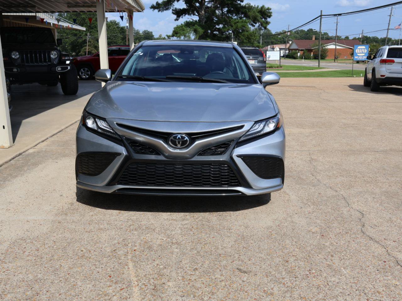 Used 2024 Toyota Camry XSE FWD image 5