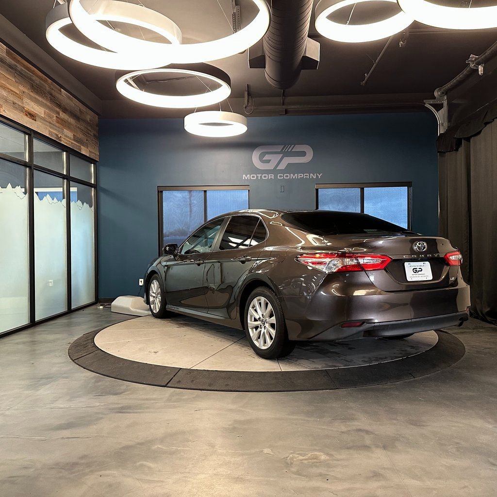 Used 2018 Toyota Camry LE FWD image 5